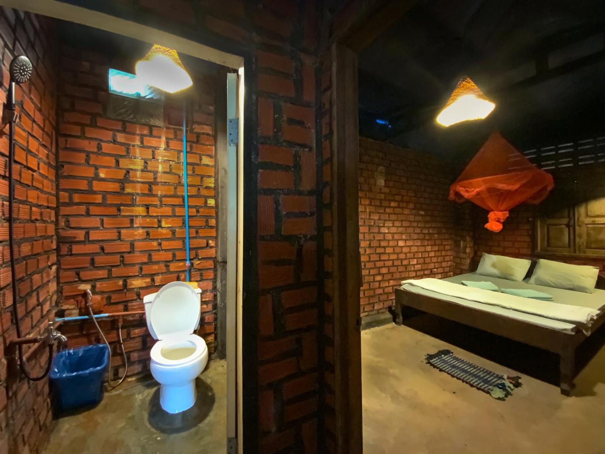 Backpacker Hostel And Jungle Trekking Banlung Eksteriør billede