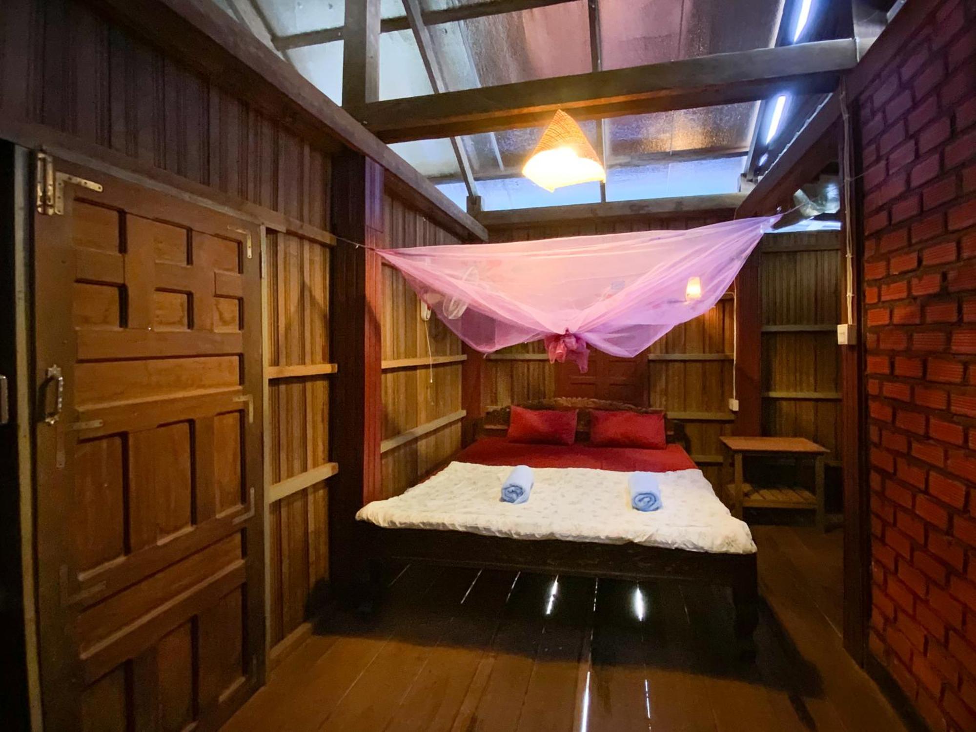 Backpacker Hostel And Jungle Trekking Banlung Eksteriør billede