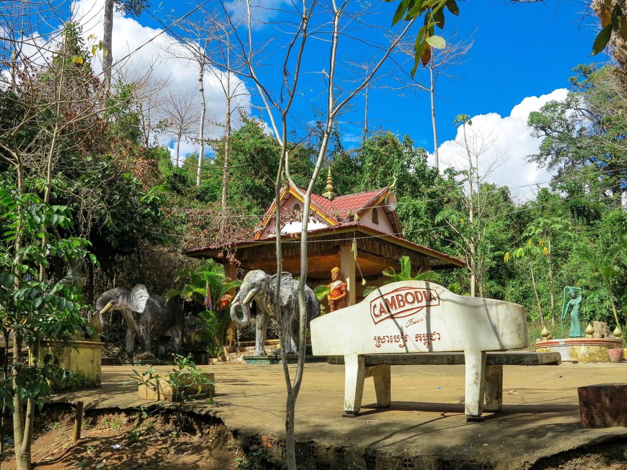 Backpacker Hostel And Jungle Trekking Banlung Eksteriør billede